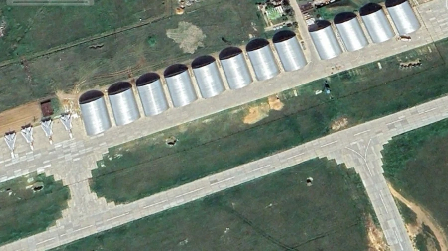 Russians construct protective hangars for aircraft 300 km from border with Ukraine