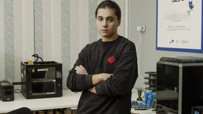 Утром я - ученик, а после 15.00 - волонтер. История подростка из Киевской области, который печатает детали для дронов на 3D принтере