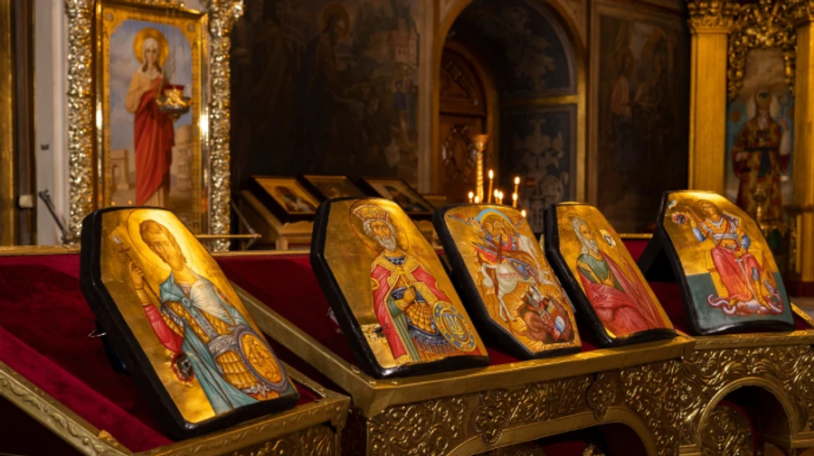 Епіфаній освятив 12 ікон, написаних на бронеплитах з передової