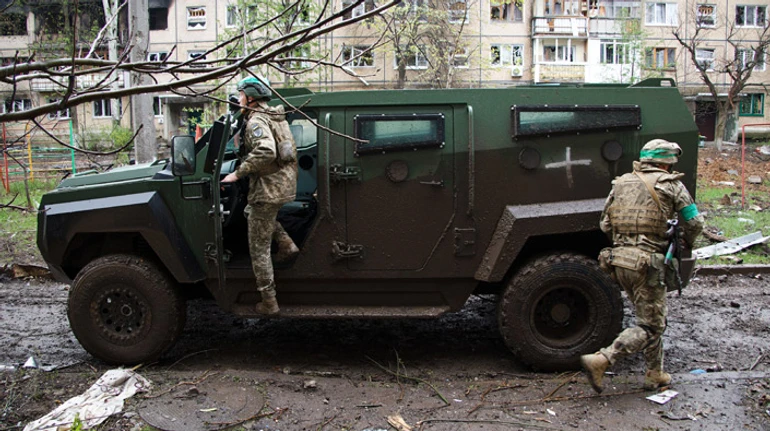 Кров, грязь, вонь – нічого з мирного життя. Як виглядає війна в західній частині Бахмута  
