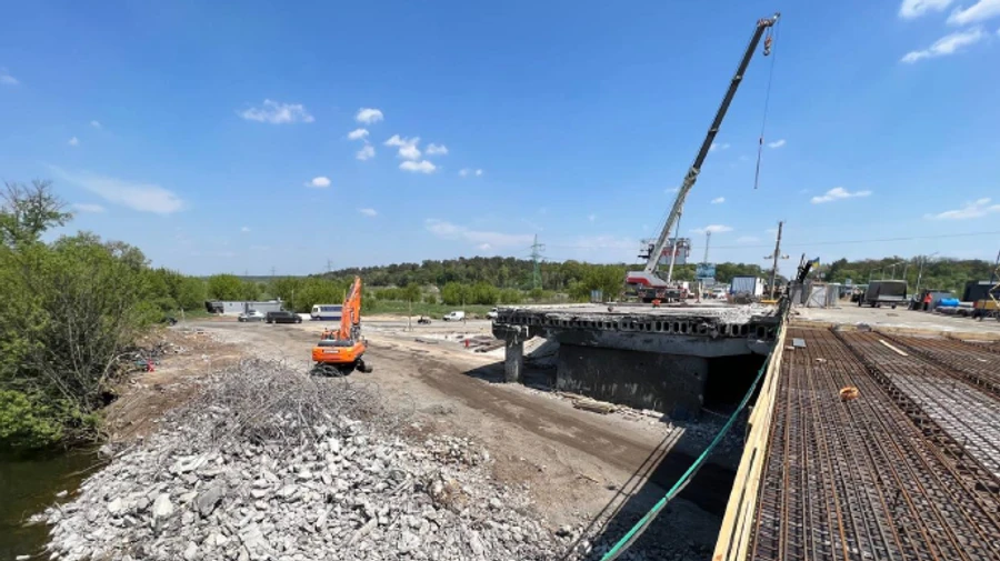 У Зеленского анонсировали открытие восстановленного моста через Ирпень