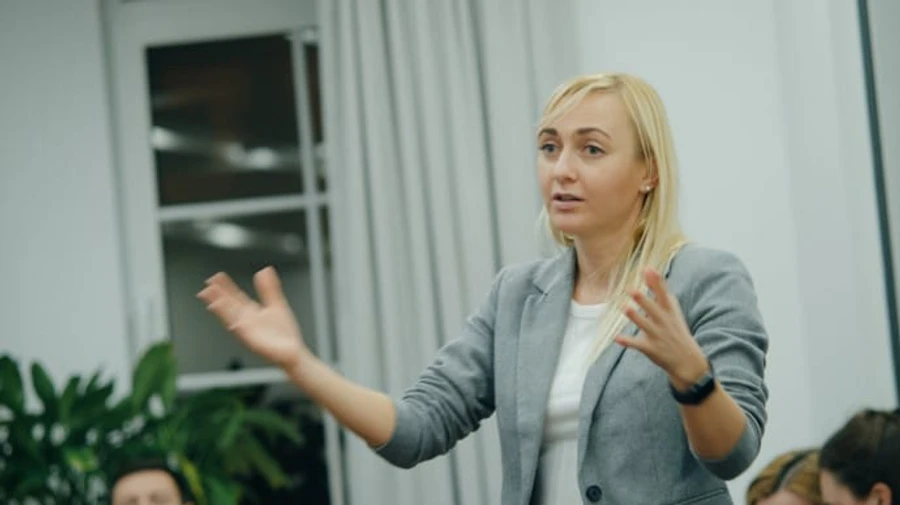 Суд став на сторону нардепки Устінової у суперечці із поліцейським Шевцовим