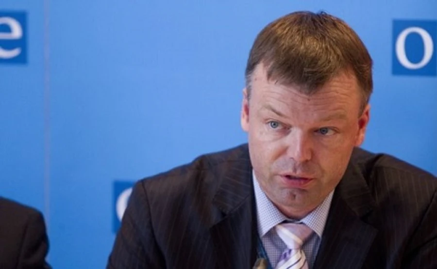 Хуг призвал проводить больше мероприятий по разминированию Донбасса