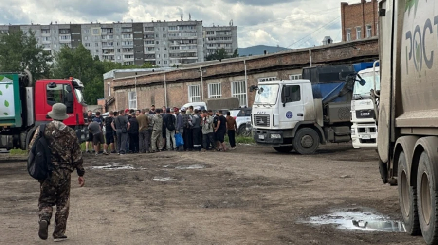 Rubbish crisis hits Russian city after drivers strike over pay cuts