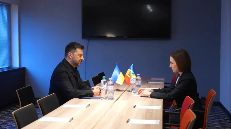 Zelenskyy tells about meeting with Moldovan president in The Hague