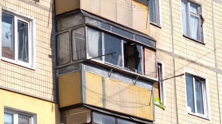 Росіяни завдали ударів по Нікополю: 3 поранених, пошкоджена багатоповерхівка