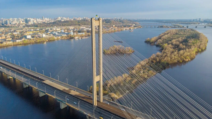 У Києві готують понтонні переправи на випадок ураження мостів, у планах і тунель під Дніпром – міністр