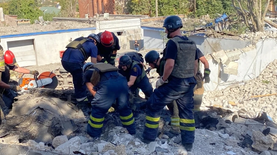 Россияне нанесли ракетный удар по управлению Нацполиции в Кривом Роге: известно о 6 пострадавших