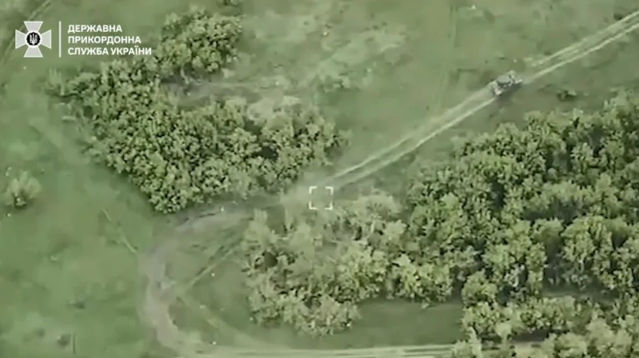 Defence of Vovchansk: Ukrainian border guards destroy 2 Russian tanks – video