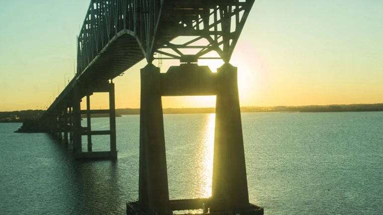 В США обвалився двокілометровий міст: у нього врізався контейнеровоз