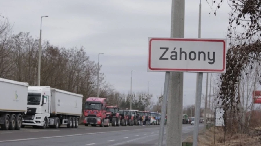 Hungarian farmers are protesting near border with Ukraine