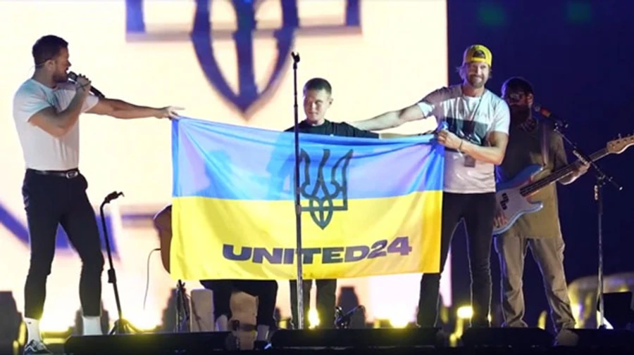 Imagine Dragons invite 14-year-old from Mykolaiv Oblast on stage during performance in Warsaw