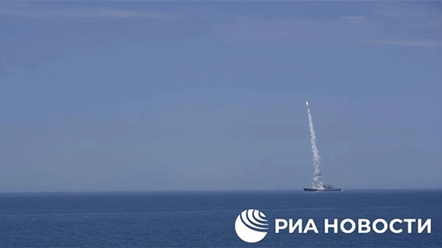 Russia increases number of Kalibr cruise missiles in Black Sea by deploying submarine