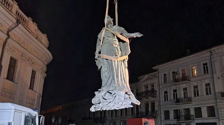 В Одесі знесли пам'ятники Катерині ІІ і Суворову