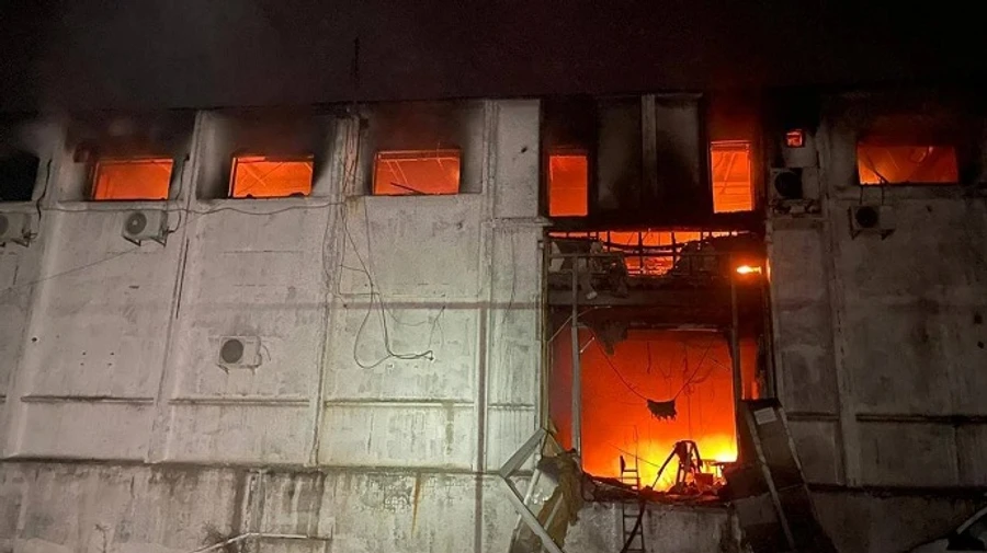 Russia attacks logistics business in Dnipro, causing large fire and injuring civilians