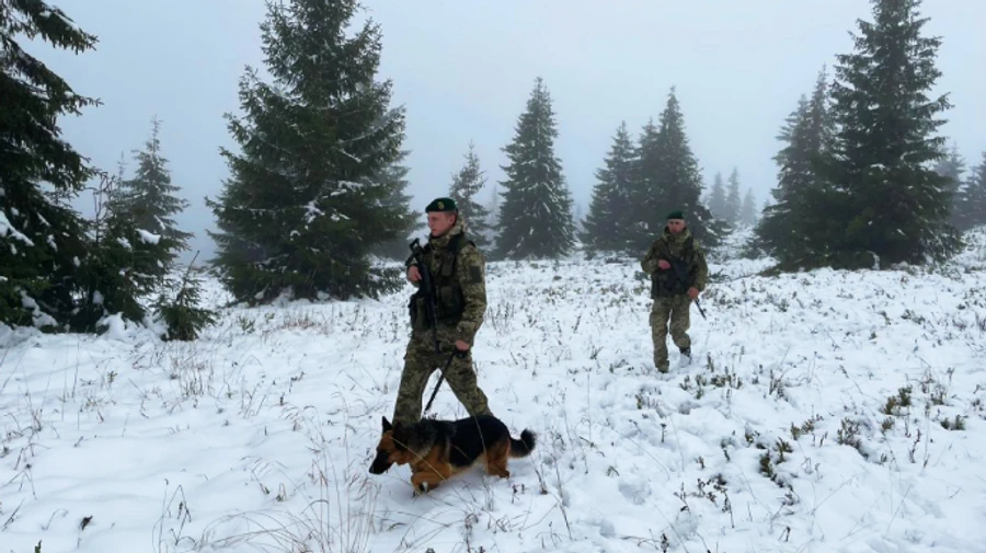 У горах - до 40 см снігу, прикордонники заликають ухилянтів не наражатися на небезпеку