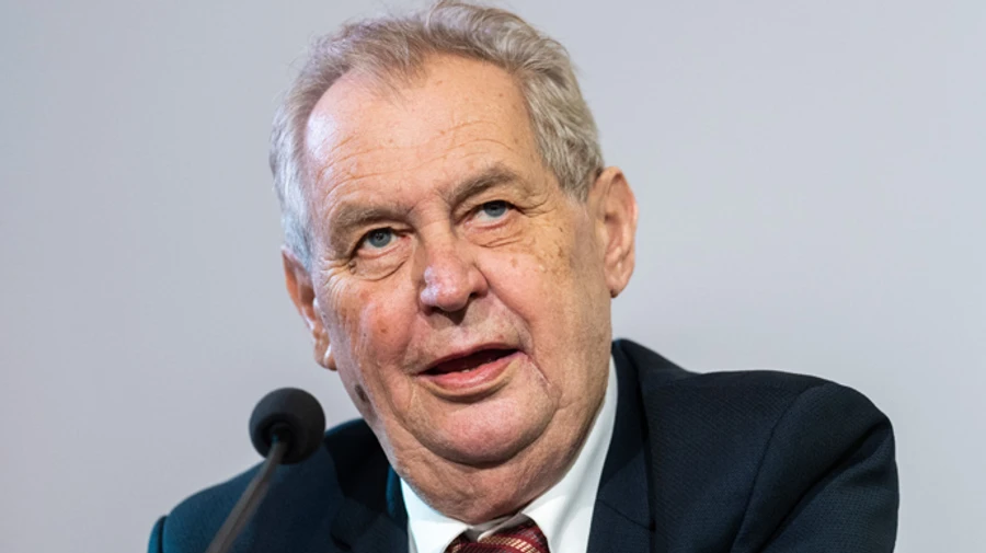 Земан виступає за подальші поставки зброї в Україну та підготовку військових