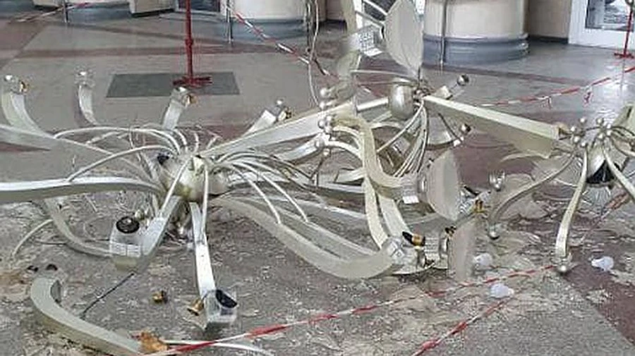 На вокзале в Днепре упала люстра, теперь проверят все вокзалы