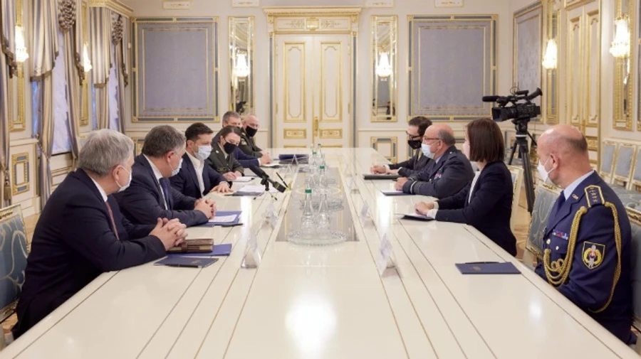 Зеленський розповів голові військового комітету НАТО про ускладення на Донбасі