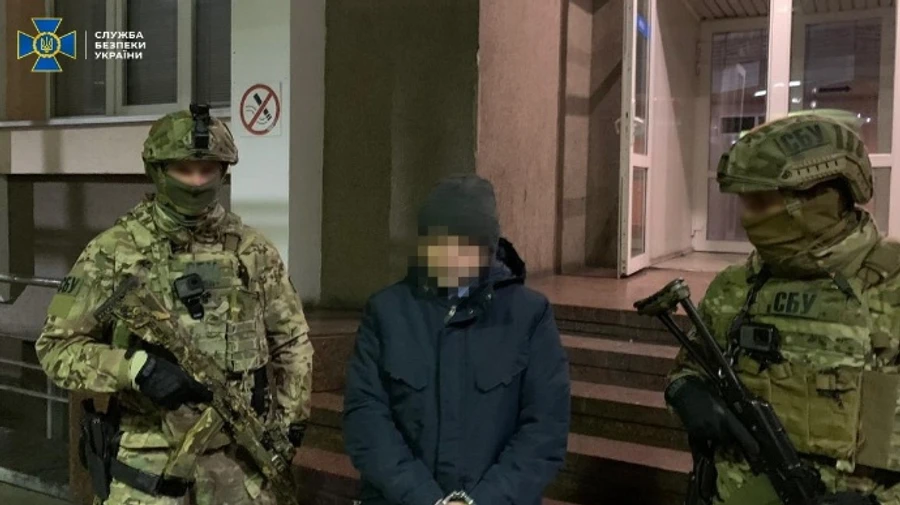 Не проработал и двух месяцев: на взятках поймали инспектора Галицкой таможни