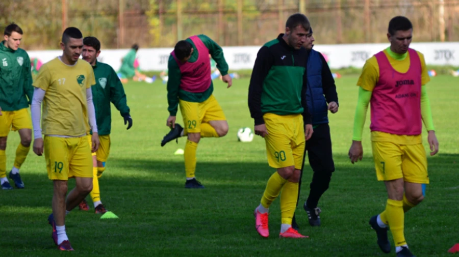 Новая вспышка COVID в футбольном клубе: 25 позитивных тестов, у некоторых по третьему разу