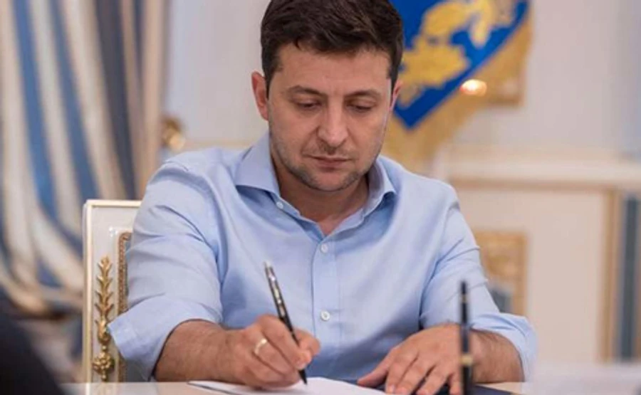 Зеленський відправив учасника Лігі сміху керувати районом Хмельниччини