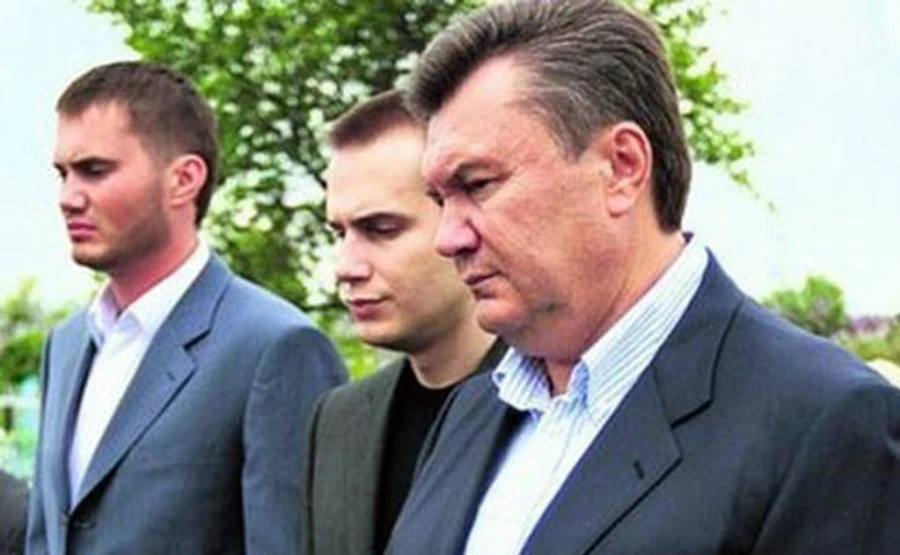 Хомутиннік розповів про сімейну раду Януковичів: Саша – в бізнес, Вітя – в політику