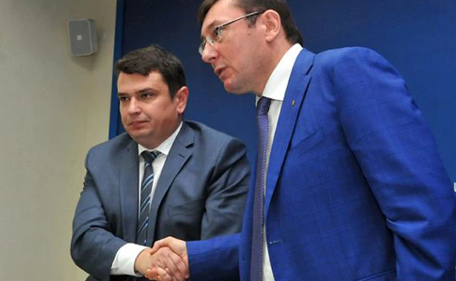 Розкрадання оборонки: НАБУ відсудило, але так і не отримало доступ до телефонів фігурантів