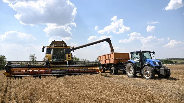 Уряд спрощує отримання права керування сільгосптехнікою через дефіцит водіїв