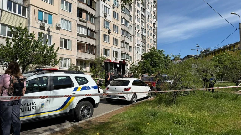 У Києві загинув чоловік: упав з 11 поверху