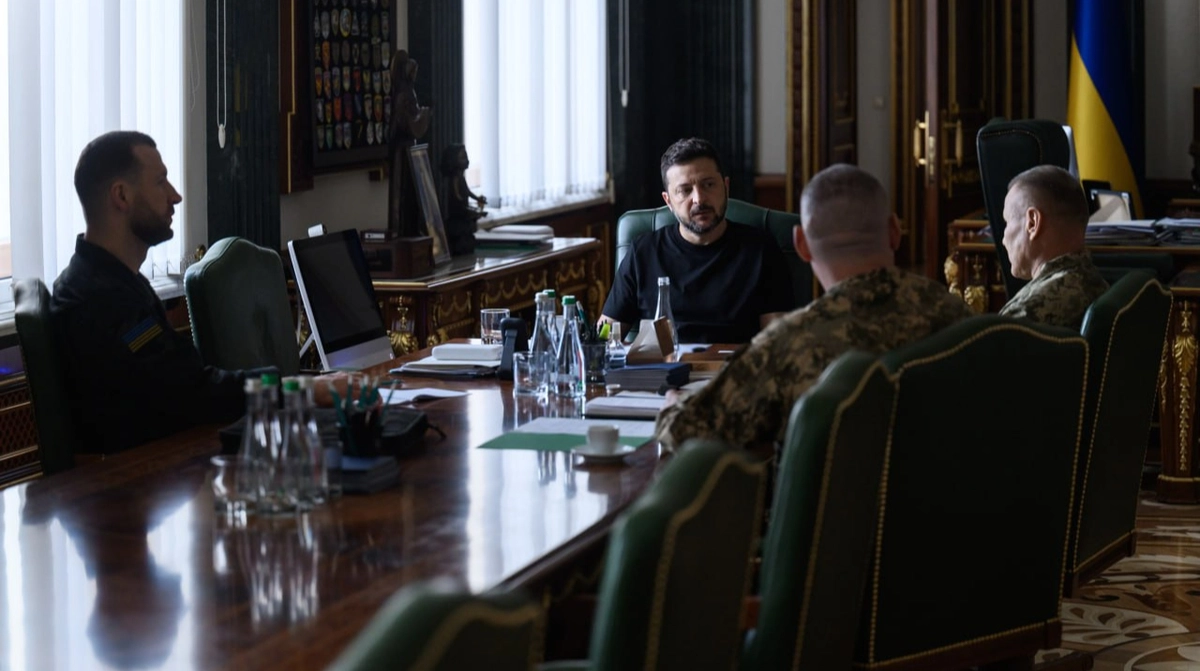Zelenskyy meets military commanders and discusses possible Russian actions in Chernihiv-Kyiv area