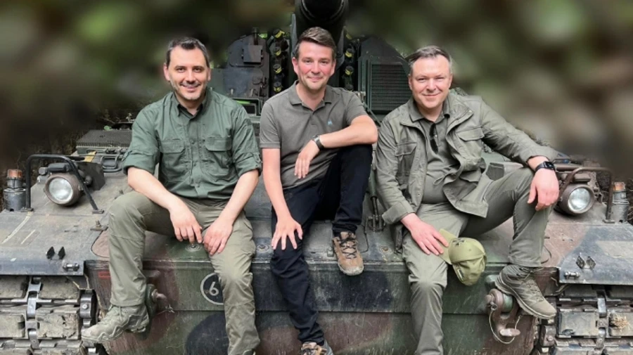 Новый глава оборонного комитета Бундестага посетил Донецкую и Харьковскую области, чтобы узнать о потребностях ВСУ