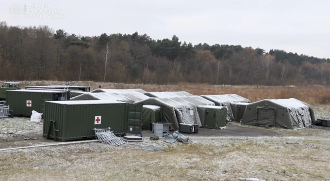 Ukrainian border guards receive 3 field hospitals and 6 medical evacuation vehicles from Netherlands
