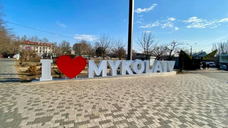 Russians hit Mykolaiv centre, fatalities reported