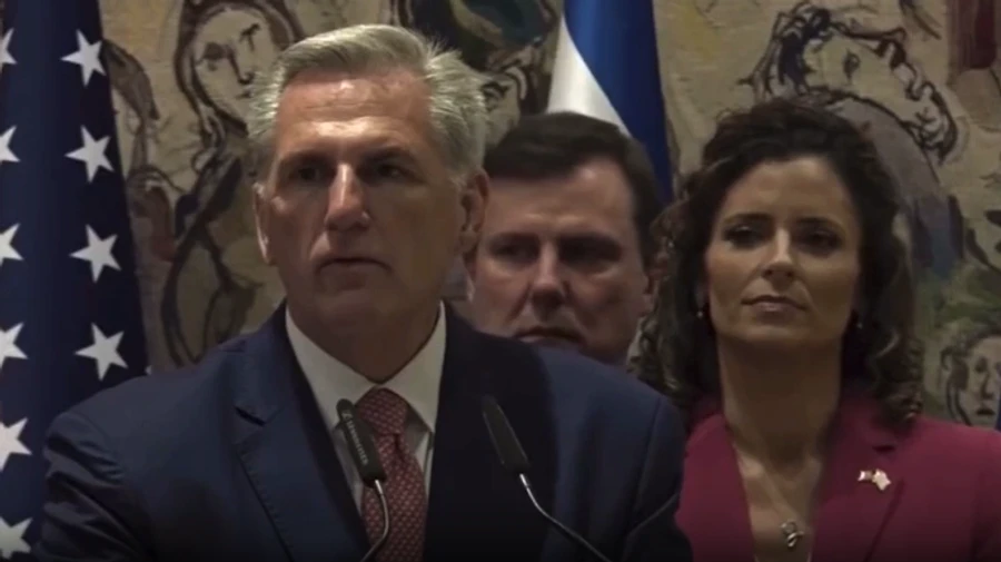 Ні, я за допомогу Україні: спікер Палати представників різко відповів журналісту з РФ