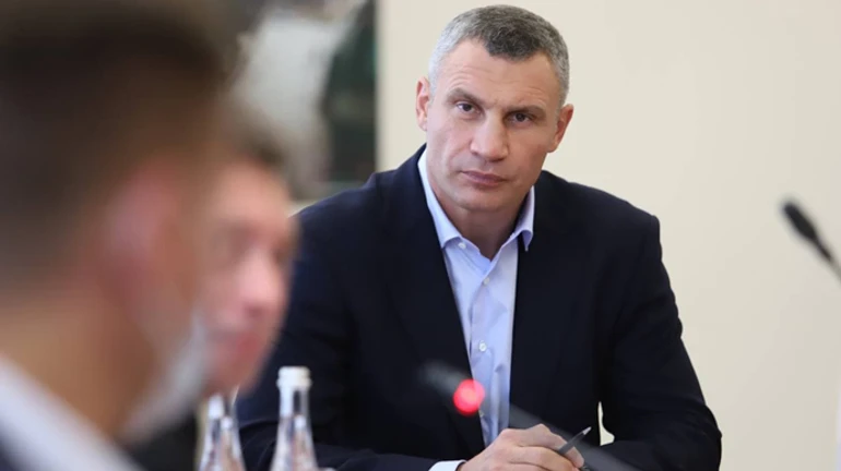 Киевская мэрия отстранила работников без covid-вакцины