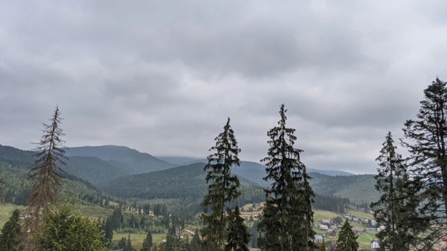 В Україні оголосили штормове попередження: очікують шквали, град