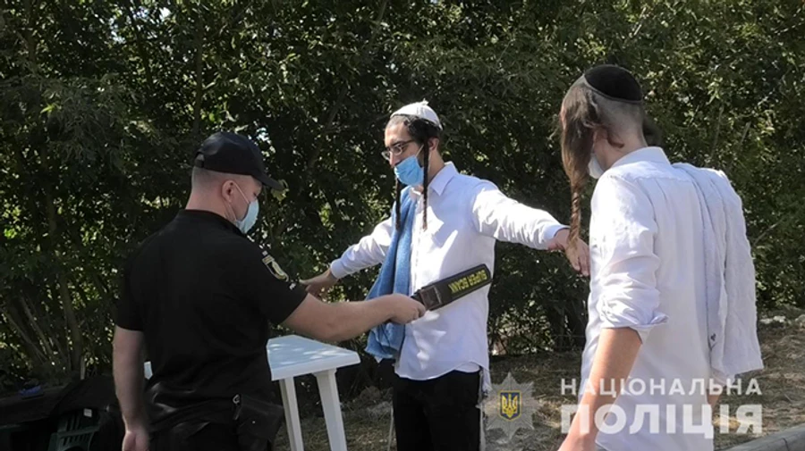 В Умани, где празднуют хасиды, полицейские составили 7 админпротоколов