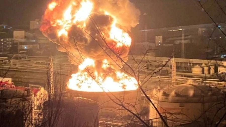 Drones attack oil refinery in Russia's Krasnodar Krai – video