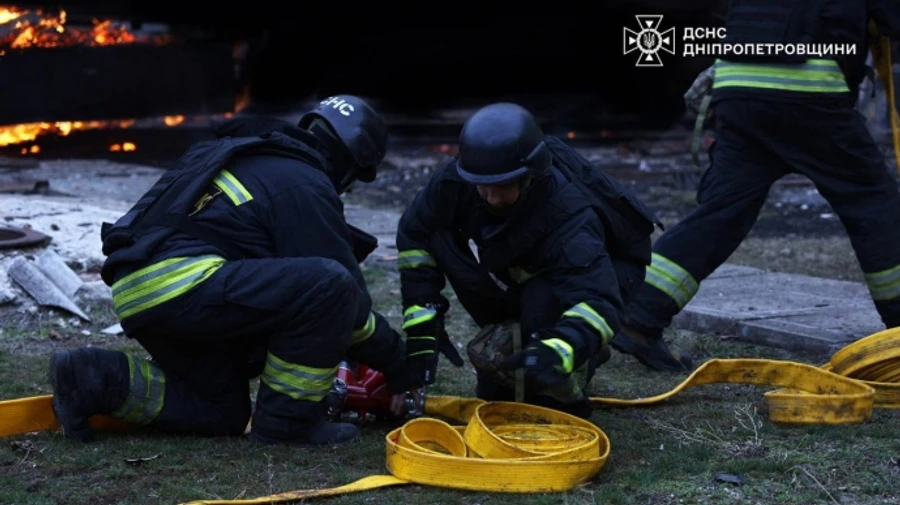 Атака дронов: в Днепре поврежден инфраструктурный объект, 4 раненых, поезда едут с задержкой