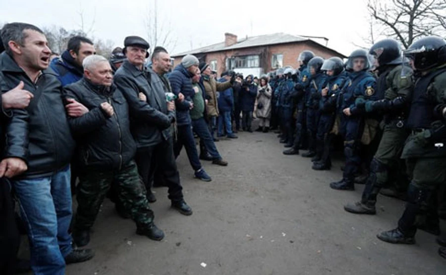 Сутички у Нових Санжарах: підозри отримали вже 10 осіб