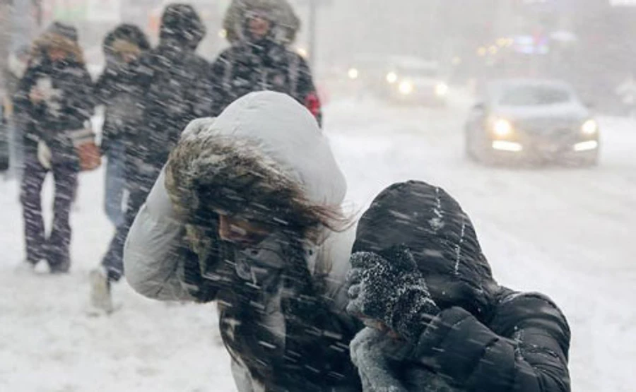 Водіїв попереджають про хуртовини, місцями уже 30 см снігу