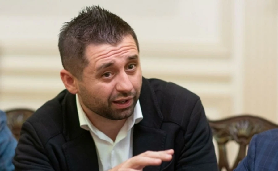 Это точно нарезка и монтаж: Арахамия дал оценку пленкам Гончарука