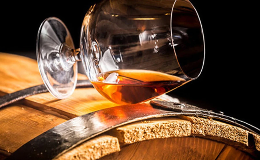 Украина прекращает экспорт коньяка и шампанского: теперь только бренди и игристое вино