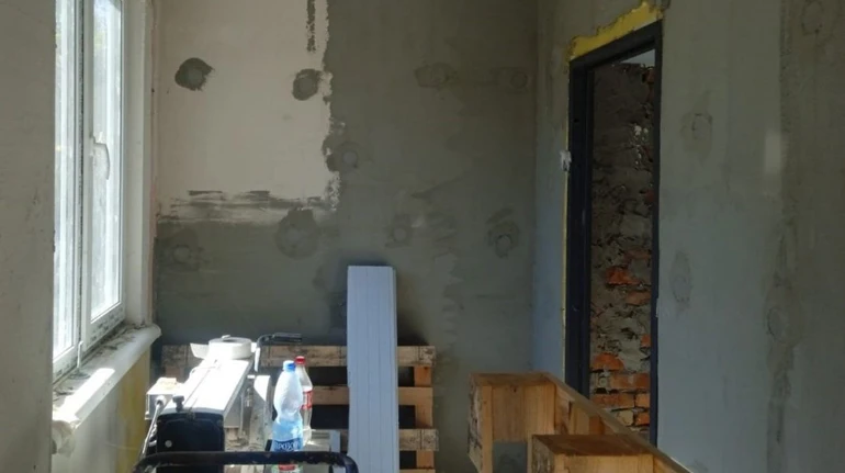 На Хмельниччині викрили чиновників, які накрутили вартість будинку для переселенців