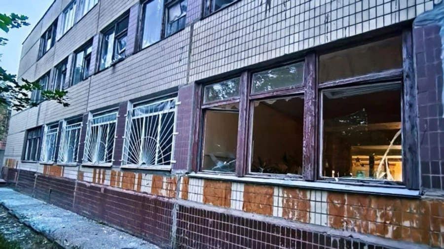 Росіяни вдарили по Нікопольщині: 1 поранений, пошкоджено підприємства і навчальні заклади