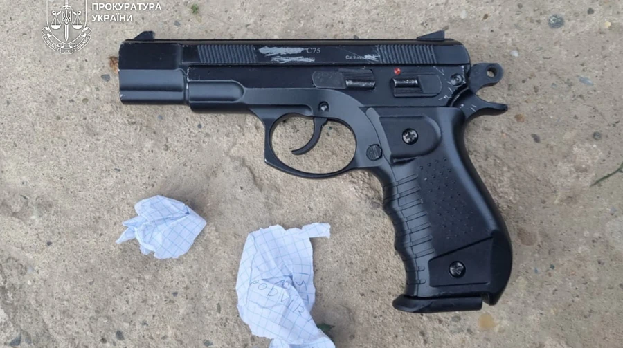 Поліція показала відео затримання підлітка, який влаштував стрілянину в ліцеї Чопа