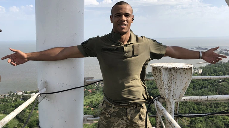 Відчуття, що особисто долучаюся до боротьби з ворогом, безцінне. Історія українського бійця – сина росіянки й африканця