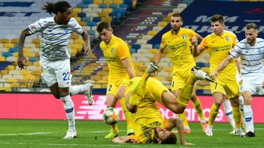 Динамо перемагає Олександрію і виходить на чисте перше місце