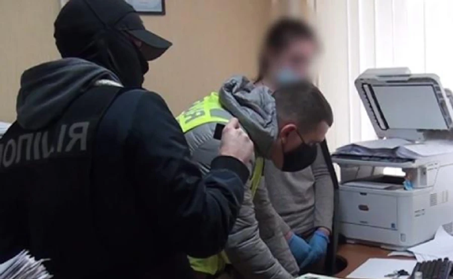 9 подруг Оушена організували в Києві торгівлю паспортами мертвих душ